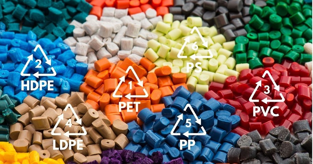 Residuos plásticos clasificados para reciclaje